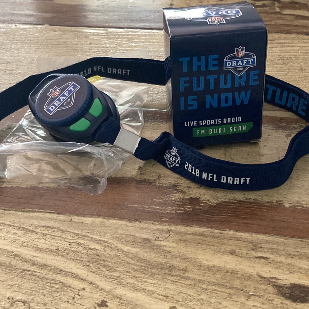 NFL DRAFT LIVE SPORTS RADIO FM DUAL SCAN! NWT!